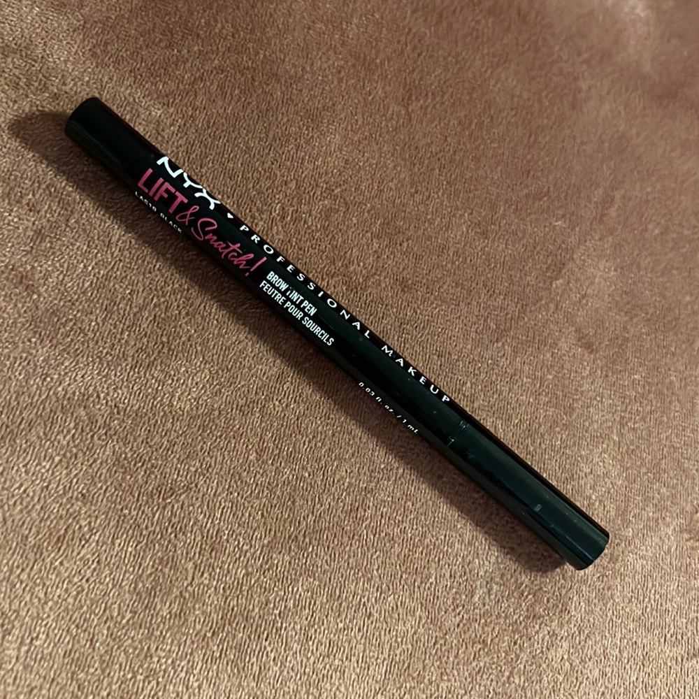 NYX lift & snatch eyebrow pen